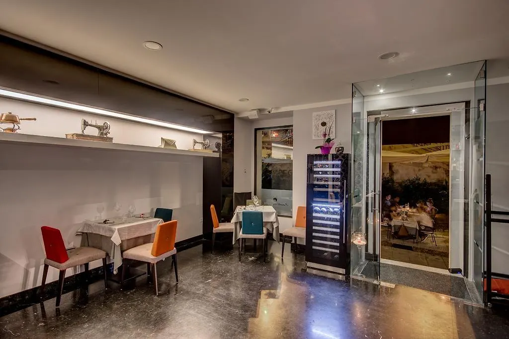 Chambres Du Monde Cagliari 2*,